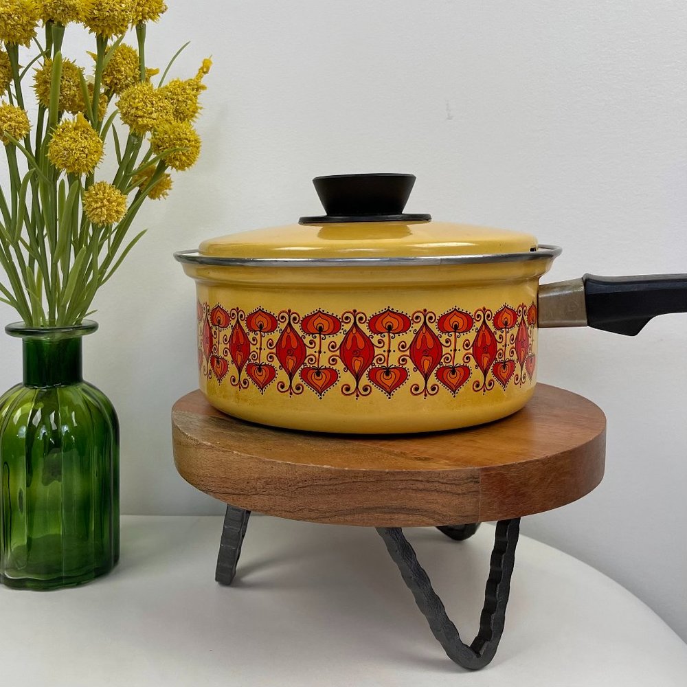 SALE 1960s retro enamel saucepan